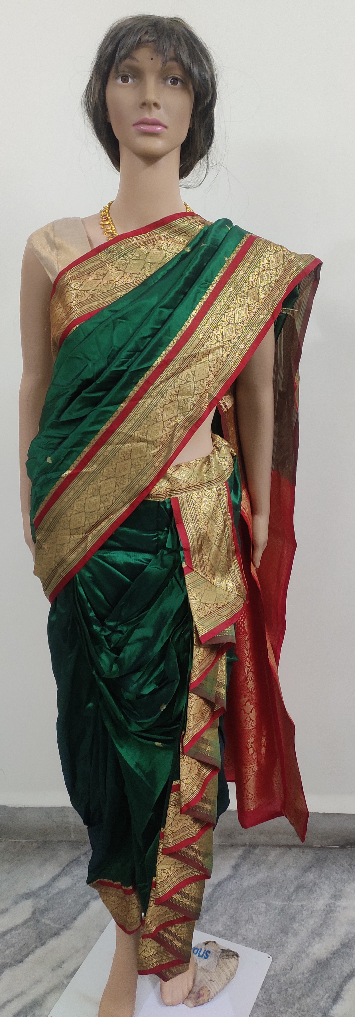 Nauvari saree for Women  With Blouse Piece Fresh and bright green Kanjivaram