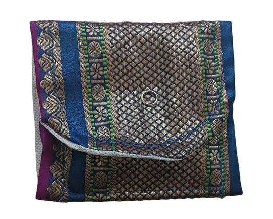 A Coin purse/ small blouse inside purses for women